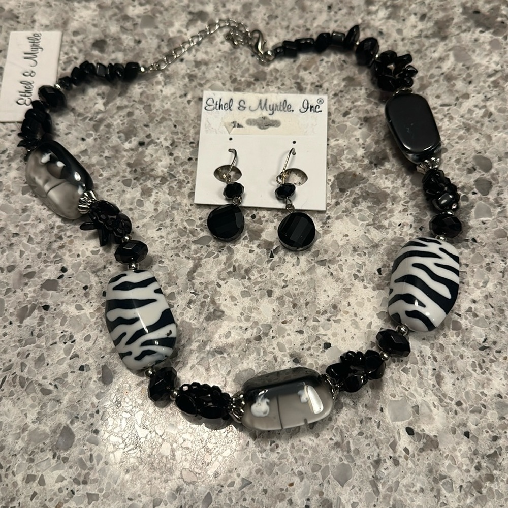 BNWT Ethel & Myrtle Zebra Earring & Necklace Set